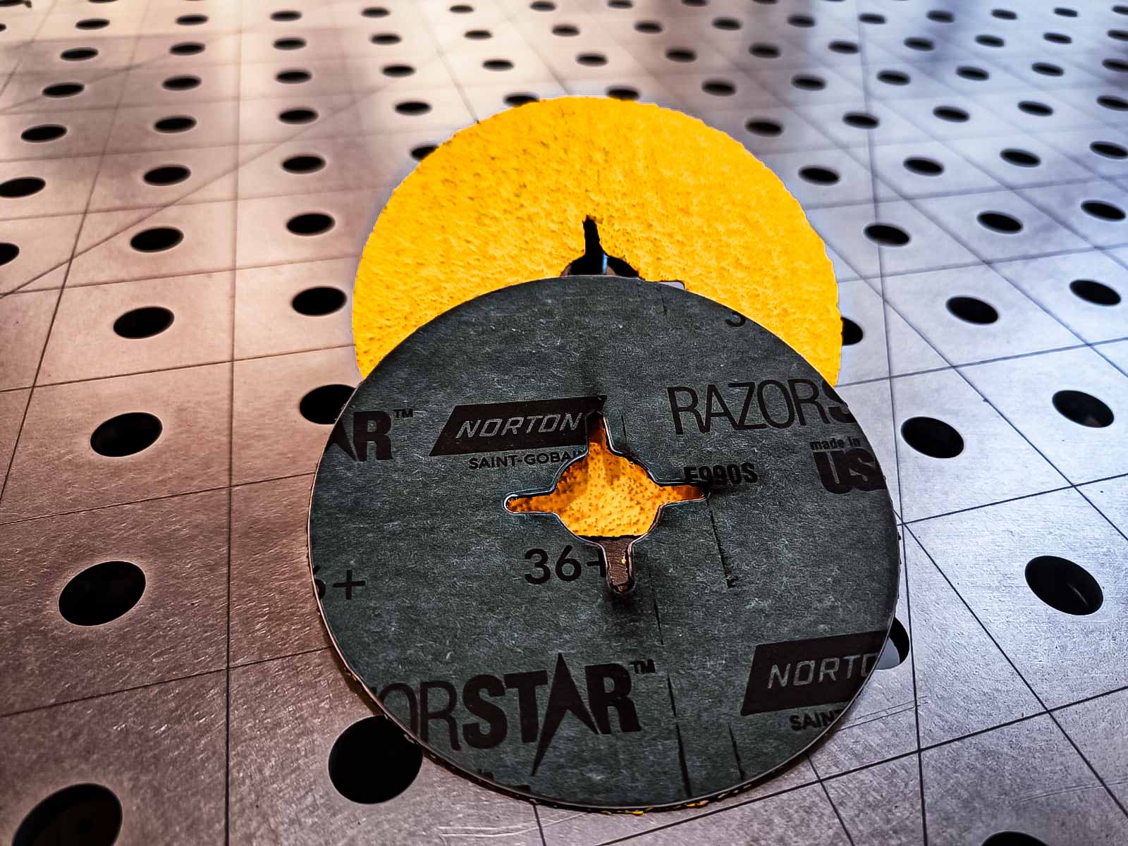 Norton RazorStar® Fiber Disc D125 P36 VE25