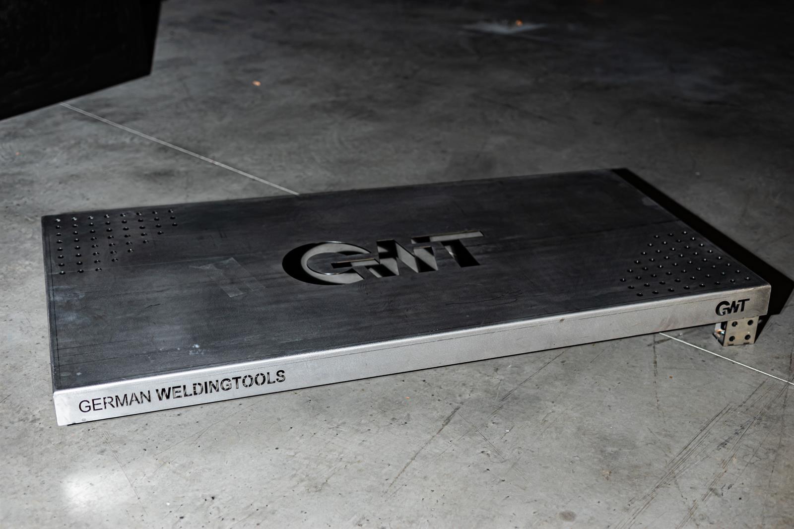 Custom Tabletop 2000x1000 with Customer Logo