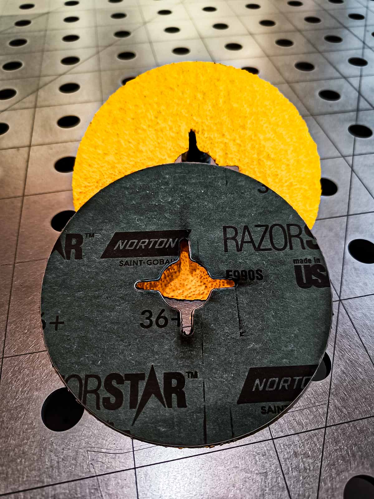 Norton RazorStar® Fiber Disc D125 P36